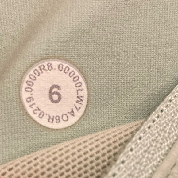 Lululemon Athletica Speed Short 2.5” Lined Mint Moment Size 6 - Picture 3 of 16